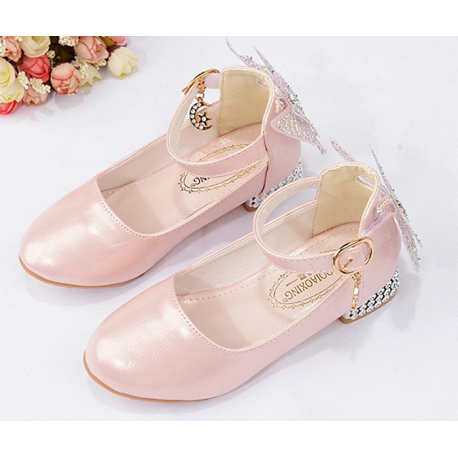 Elegant Closed Shoes with Butterfly