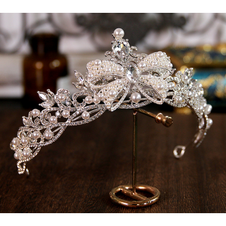 Bow Pearl Queen Crown